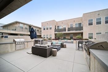 Bbq / fire pit / picnic area